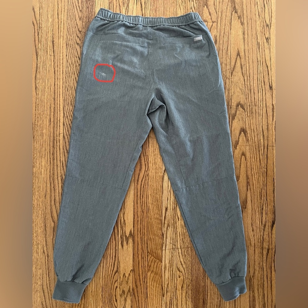 Figs Men’s Graphite Jogger Scrub Pants (Tansen)